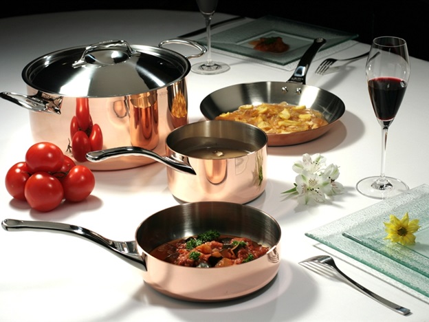 Pans and pans for induction cookers