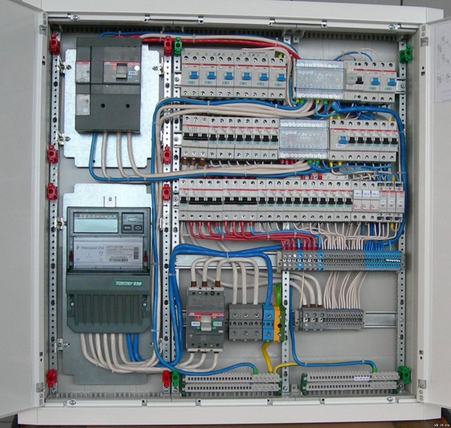 When you turn on the microwave, it knocks out plugs - problems and their solutions