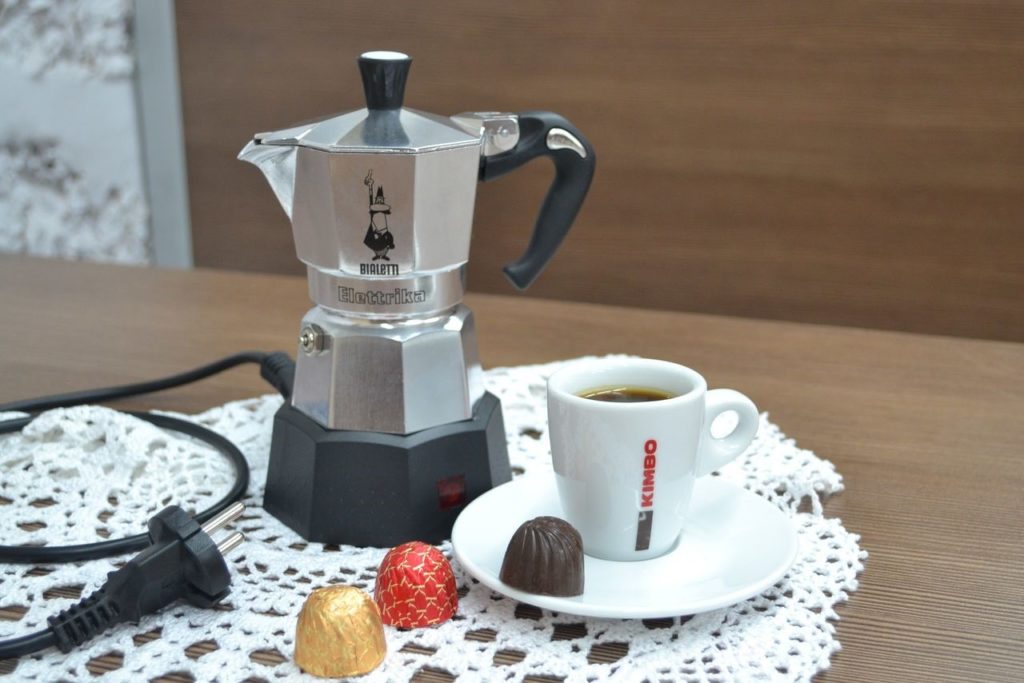 What are the types of coffee makers and coffee machines for the home: their pros and cons and differences