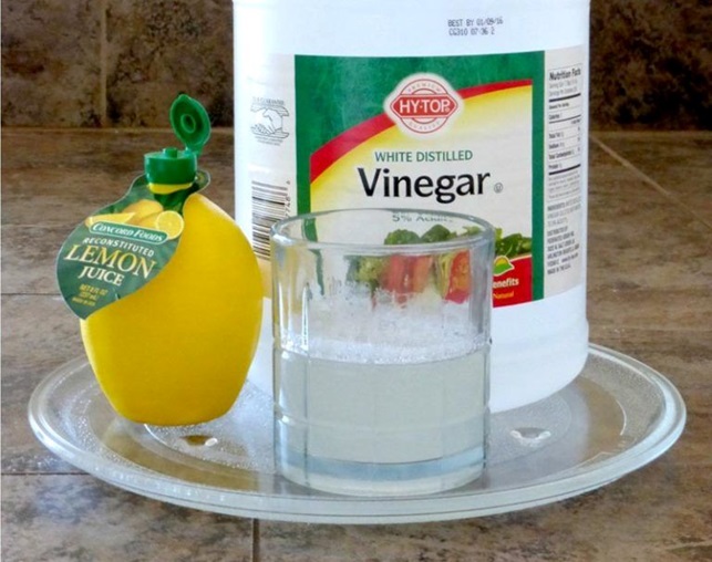 How to clean a microwave with lemon