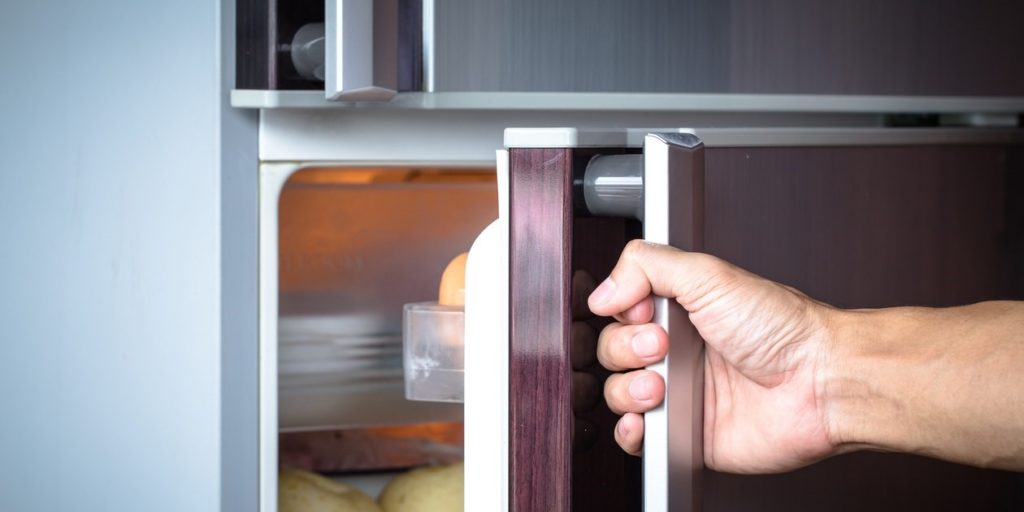 Ice forms in the freezer: how to eliminate and prevent ice