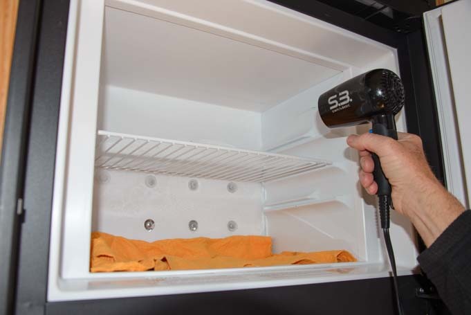 How to quickly and correctly defrost a freezer and what to do with food during defrosting