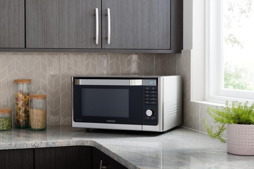 Why you can’t turn on an empty microwave and what will happen if you turn it on