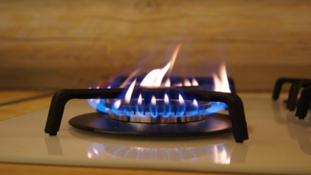 Mengapa pembakar dapur gas merokok dan bagaimana menyelesaikan masalah itu sendiri