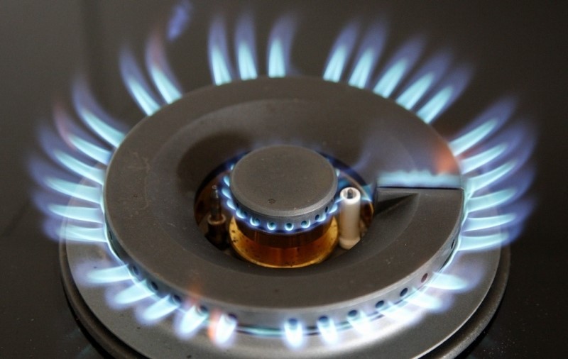 Why does the burner of the gas stove smoke and how to fix the problem yourself