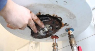 Causes of water heater leaks - what to do?