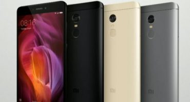 Kami memilih telefon pintar yang paling dipercayai, model popular TOP-10