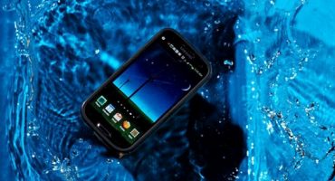 What to do if a smartphone falls into the water?