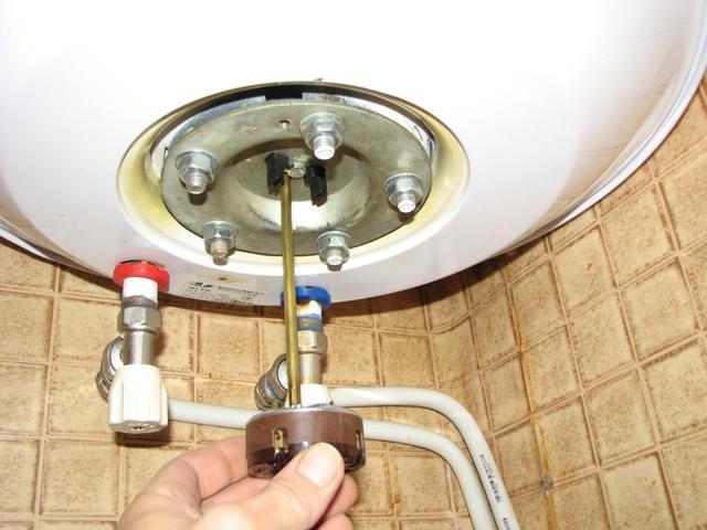 Magnesium anode in water heaters: what is it for, how to remove and change it