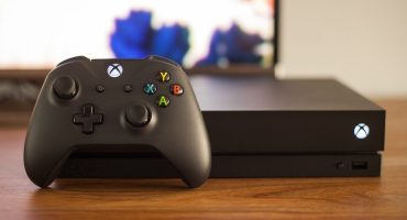 Konsol permainan XBOX ONE X, gambaran keseluruhan model dan spesifikasi