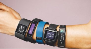 Tonton dengan alat pedometer dan kalori - bagaimana menggunakan gelang kecergasan?