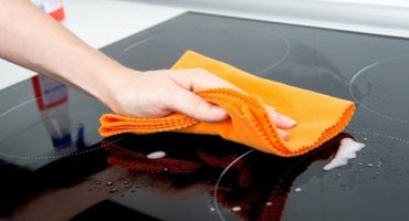 How and how to wash the induction cooker from carbon deposits