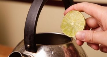 Bagaimana membersihkan cerek dari limescale dengan asid sitrik?