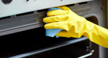 Traditional oven cleaning: effective types and advantages-disadvantages