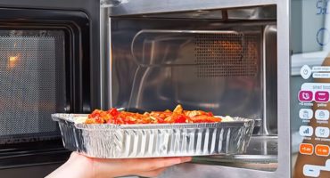 Foil in the microwave - is it possible to cook food in the foil in the microwave