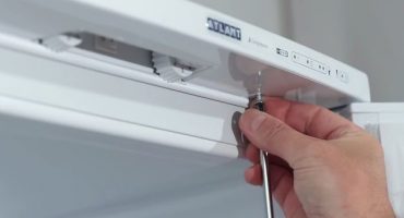 How to remove the top cover of the refrigerator yourself