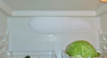 If the refrigerator freezes hard - what to do